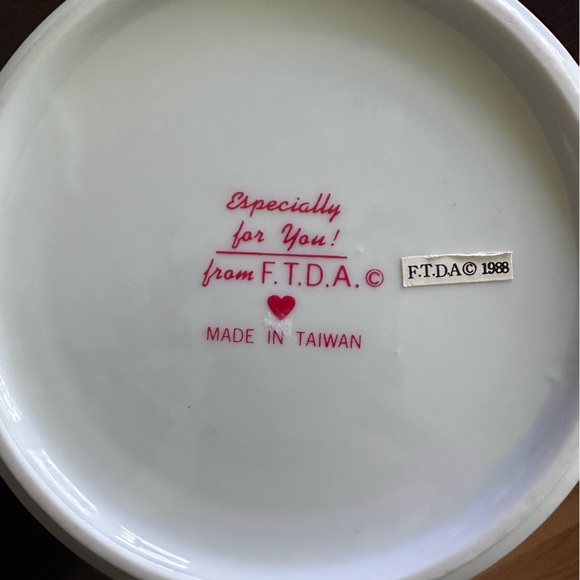 Vintage 1988 Heart Print FTDA Ceramic Bowl - Picture 4 of 4